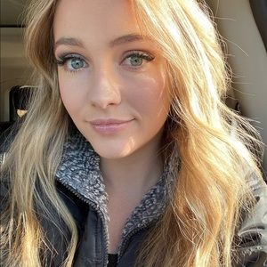 Meet your Posher, Elissa